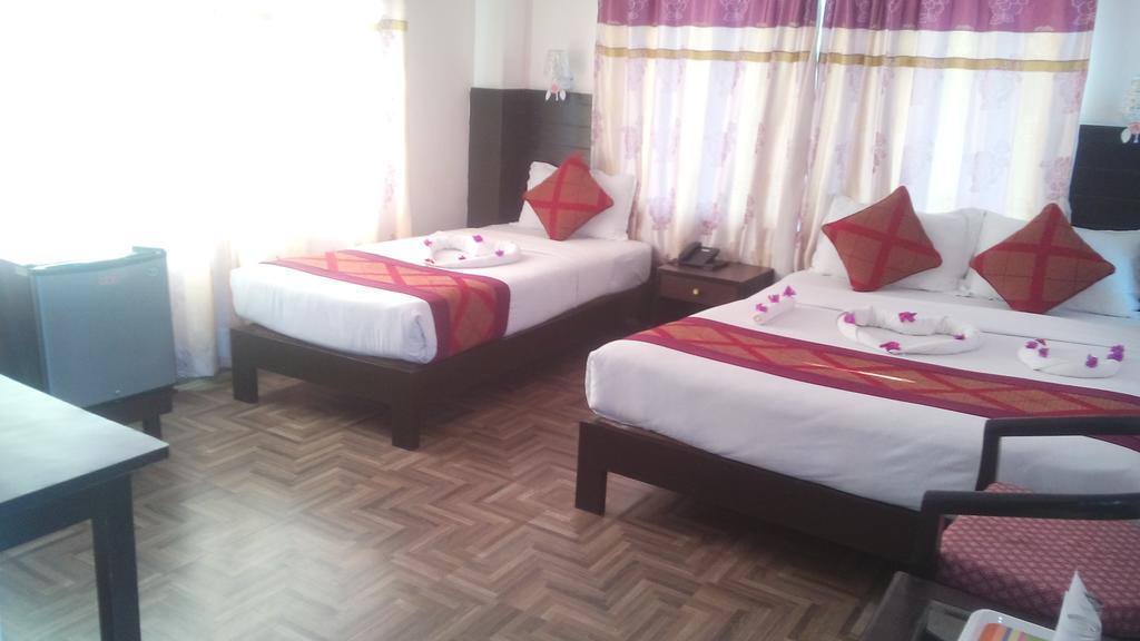 Hotel Center Lake Pokhara Ruang foto
