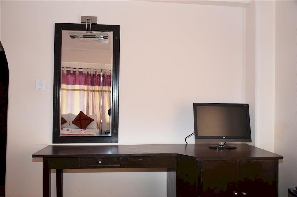 Hotel Center Lake Pokhara Bagian luar foto