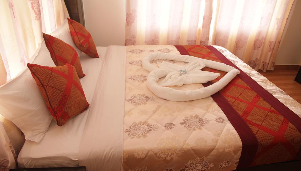 Hotel Center Lake Pokhara Bagian luar foto