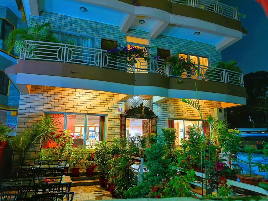 Hotel Center Lake Pokhara Bagian luar foto